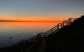 Lookout over the beach at sunset, Mornington, VIC, Australia. Kate Sears@Unsplash
