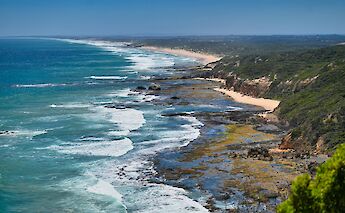 Endless coast of cliffs and beaches in Mornington Peninsula. Enguerrand Blanchy@Unsplash