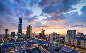 Cityskape, Sunset in Hanoi, Vietnam. Minh Luu@Unsplash
