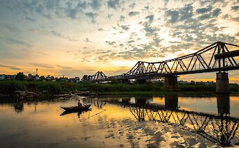 Picturesque sunset showcasing the Long Bien Bridge in Hanoi, Vietnam. Dzung S@Unsplash