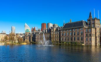 Fountain in the lake, Binnenhof, The Hague, Holland. Alireza Parpaei@Unsplash
