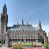 Tourists taking pictures at the Peace Palace in the Hague, Holland. I am the Stig@Wikimedia Commons