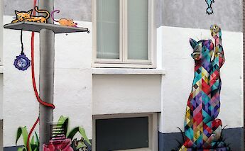 Cats on the wall, Street Art in The Hague, holand. FredTC@Wikimedia Commons
