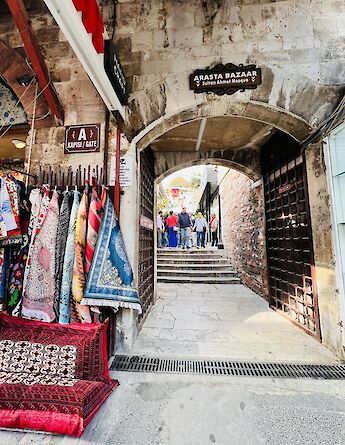 Arasta Bazaar, Istanbul, Turkey. Amir Dora@Unsplash
