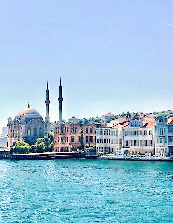 Buildings along the river, Istanbul bike tour, Turkey. Despina Dalani@Unsplash