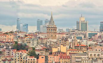 Buildings old and new in Istanbul, Turkey. Mina Rouzbahani@Unsplash