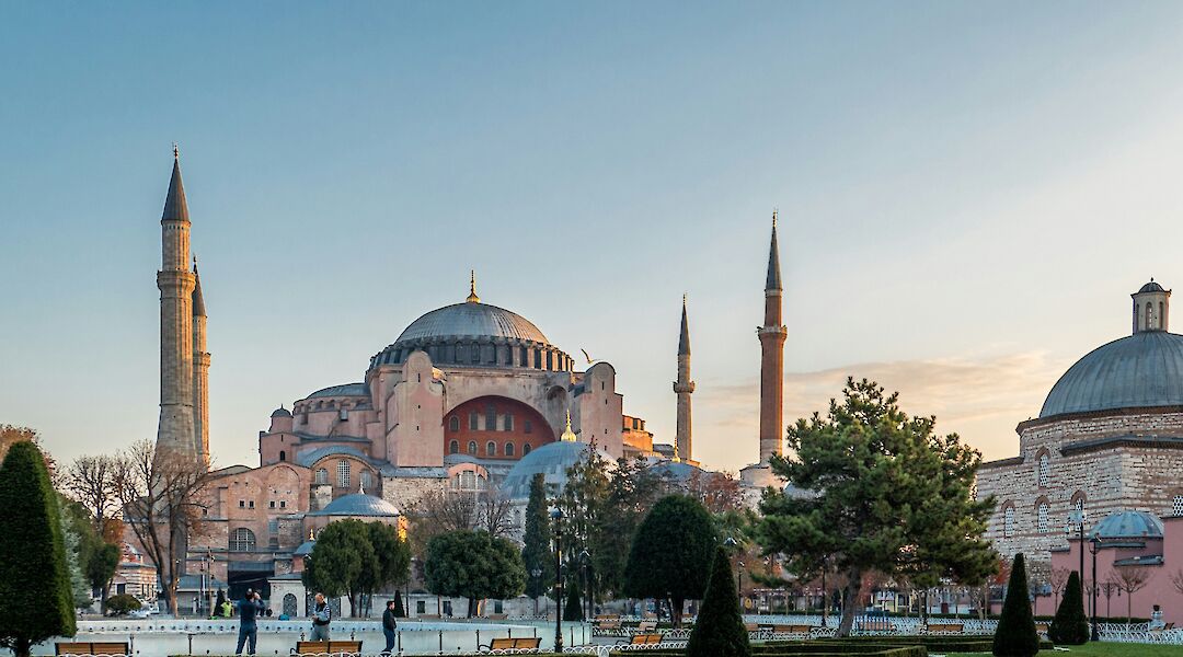 Dusk at the Hagia Sophia, Istanbul bike tour, Turkey. Lewis J Goetz@Unsplash