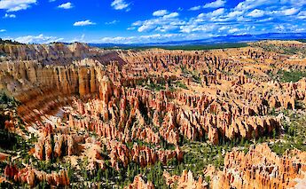 Blue skies over Bryce Canyon, Utah, USA. Digitalarbyter@Unsplash