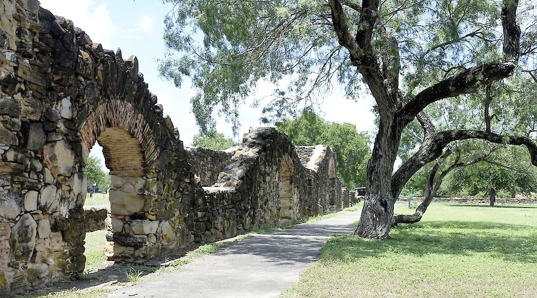 Stone walls of Mission Espada, San Antonio, Texas, USA. CC:Travelinchase