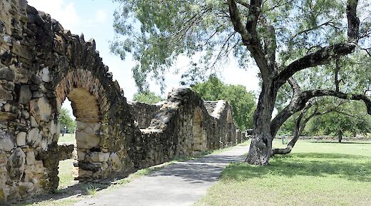 Stone walls of Mission Espada, San Antonio, Texas, USA. CC:Travelinchase