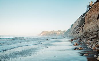 Coastline, Santa Barbara, California. Jake Grella@Unsplash