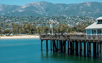 Pier, Santa Barbara, California. Zoi Palla@Unsplash