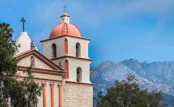 Old Mission, Santa Barbara, California. Earl Wilcox@Unsplash