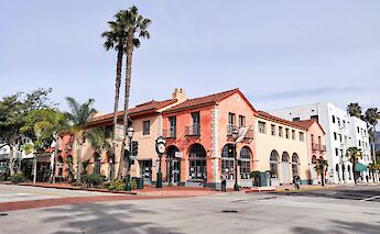 Street scene, Santa Barbara, California. Benoit Debaix@Unsplash