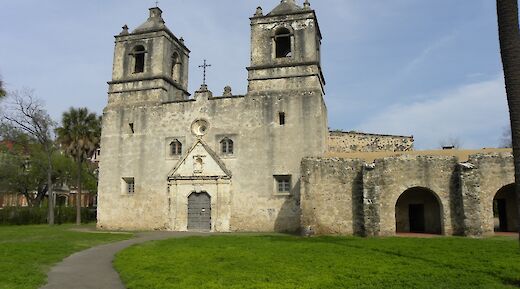 Pathway to Mission Concepcion Entranece, San Antonio, Texas, USA. CC: Jkulick