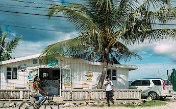 Man riding a bike in Negril, Jamaica. Rock Staar@Unsplash
