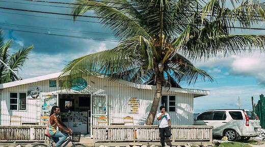 Man riding a bike in Negril, Jamaica. Rock Staar@Unsplash
