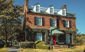 Antebellum house, Savannah, Georgia. Diane Picchiottino@Unsplash