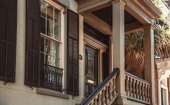 Colonial mansion, Savannah. Diane Picchiottino@Unsplash