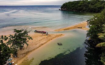 Motorboat on the beach, Ocho Rios, Jamaica. Andy Ngucaj@Unsplash