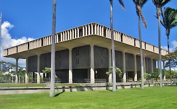 Hawaii State Capitol, Honolulu, Hawaii. Flickr: Teemu008