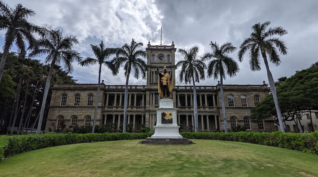 Statue of King Kamehameha, Honolulu, Hawaii. USA. Julie G@Unsplash
