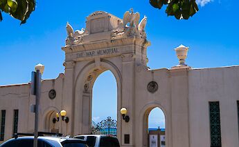 Waikiki Natatorium War Memorial, Honolulu, Hawaii, USA. Walter Martin@Unsplash