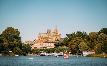 Mosel River through Metz, France. David Grandmougin@Unsplash
