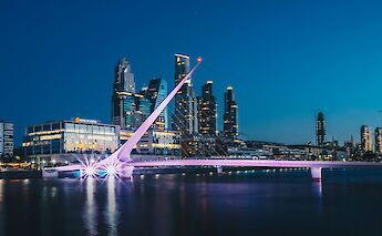 Buenos Aires at night, Argentina. Soliman Cifuentes@Unsplash