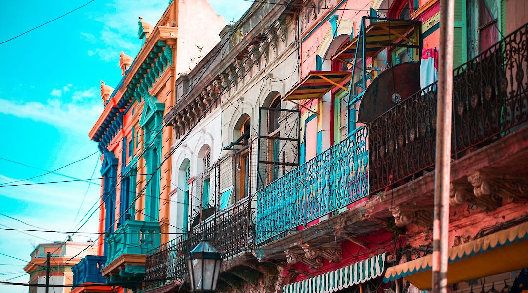 Brlight, lively colored buildings at Caminito, Boca, Buenos Aires, Argentina. Barbara Zandoval@Unsplash