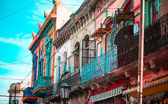 Brlight colored buildings at Caminito, Boca, Buenos Aires, Argentina. Barbara Zandoval@Unsplash