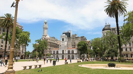Square in Buenos Aires, Argentina. Celso Costa@Unsplash