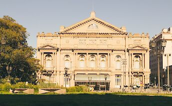 Garden fronting Teatro Colon, Buenos Aires, Argentina. Gustavo Sanchez@Unsplash