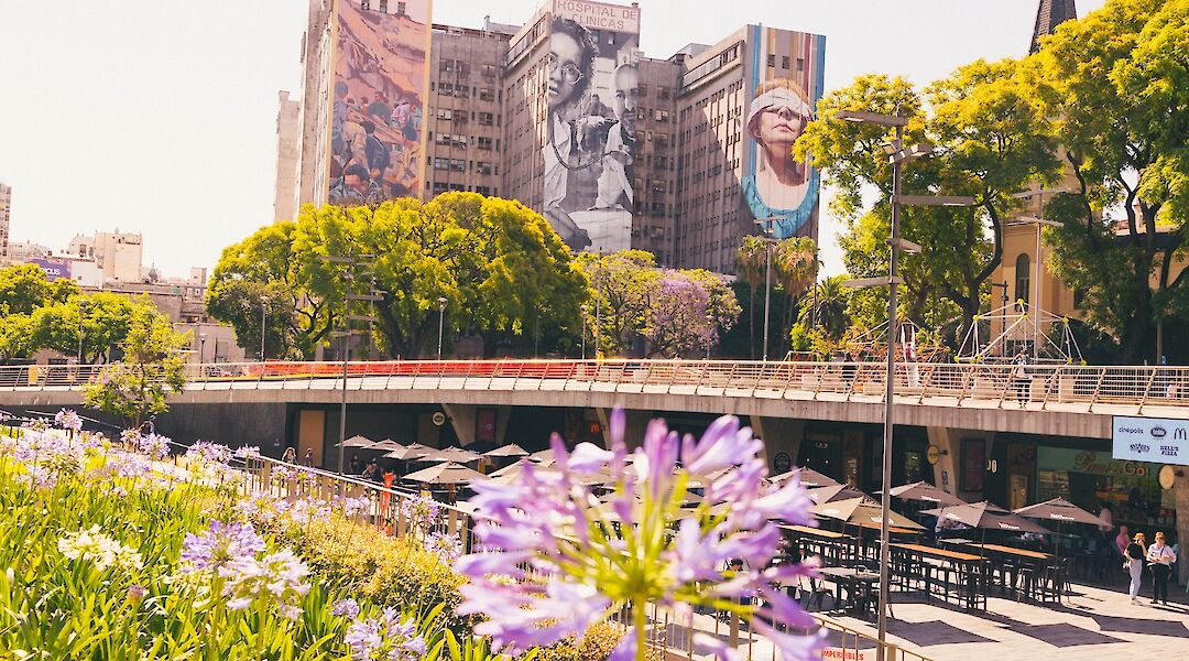 Large scale Murals on the sides of a building in Buenos Aires, Argentina. Gustavo Sanchez@Unsplash