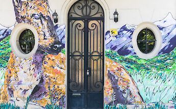 Elegant wall art in Buenos Aires, Argentina. Benjamin Rascoe@Unsplash