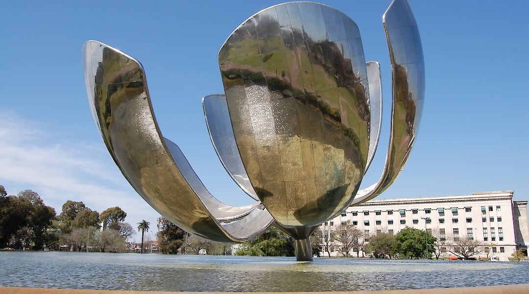 Floralis Generica, Buenos Aires, Argentina. Brian Barbutti@Flickr