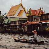 Local paddling through Chao Phraya River, Bangkok, Thailand. Evan Krause@Unsplash