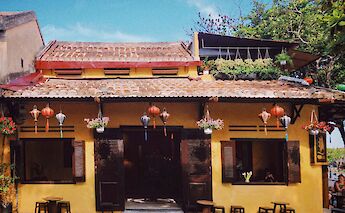 Yellow walls of a local restaurant in Hoi An, Vietnam. Thuy@Unsplash