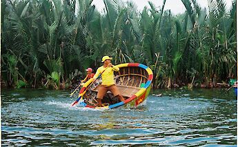 Traditional round boat, Hoi An, Vietnam. Bui Ngoc@Unsplash