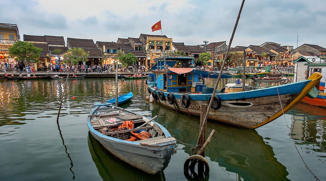 Across the riverbank, Hoi An, Vietnam. Peter Borter AI@Unsplash