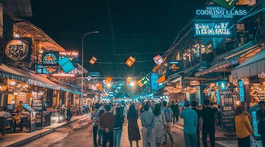 Busy pub street, Siem Reap, Cambodia. Theang Rathana@Unsplash