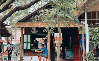 Simple cafe at Siem Reap, Cambodia. Visoth Pech@Unsplash