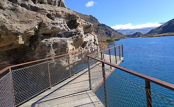 Bridge on the Lake Dunstan Trail, New Zealand. CC:N Z Biketrails