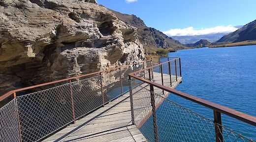 Bridge on the Lake Dunstan Trail, New Zealand. CC:N Z Biketrails