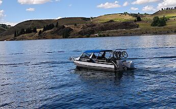Lake Dunstan explorer boat, New Zealand. CC:N Z Biketrails