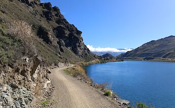 Views over Lake Dunstan, New Zealand. CC:N Z Biketrails