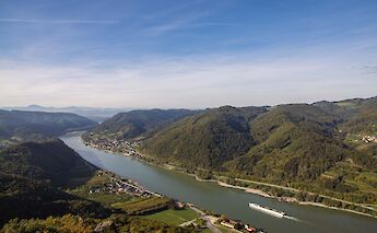 View of the Danube from castle ruins. Joachim Pressl@Unsplash