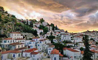 Hydra at sunset, Greece. Mauricio Munoz@Unsplash