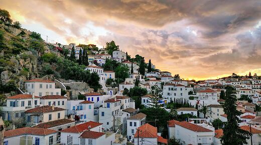 Hydra at sunset, Greece. Mauricio Munoz@Unsplash
