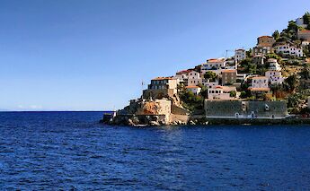 Hydra from the sea, Greece. Mauricio Munoz@Unsplash